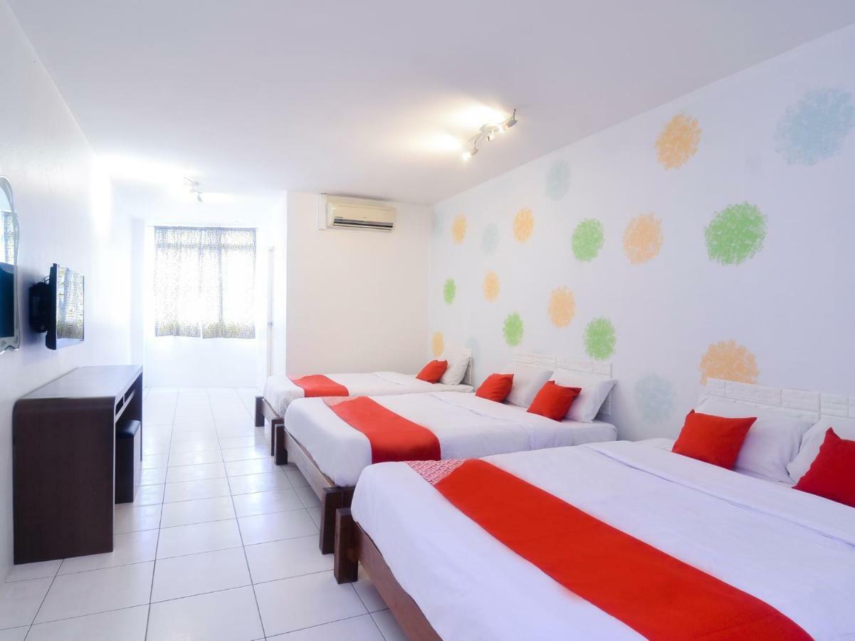 Oyo 44034 Furama Lodging House Кучінг Екстер'єр фото